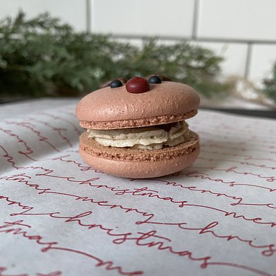 Sticky Bun Macaron