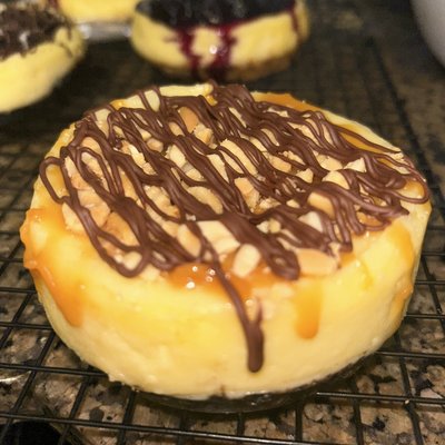 Caramel Peanut Crunch Cheesecake 