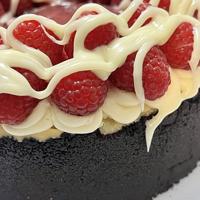 The B.E.Z.T. White Chocolate Raspberry - 7" Round