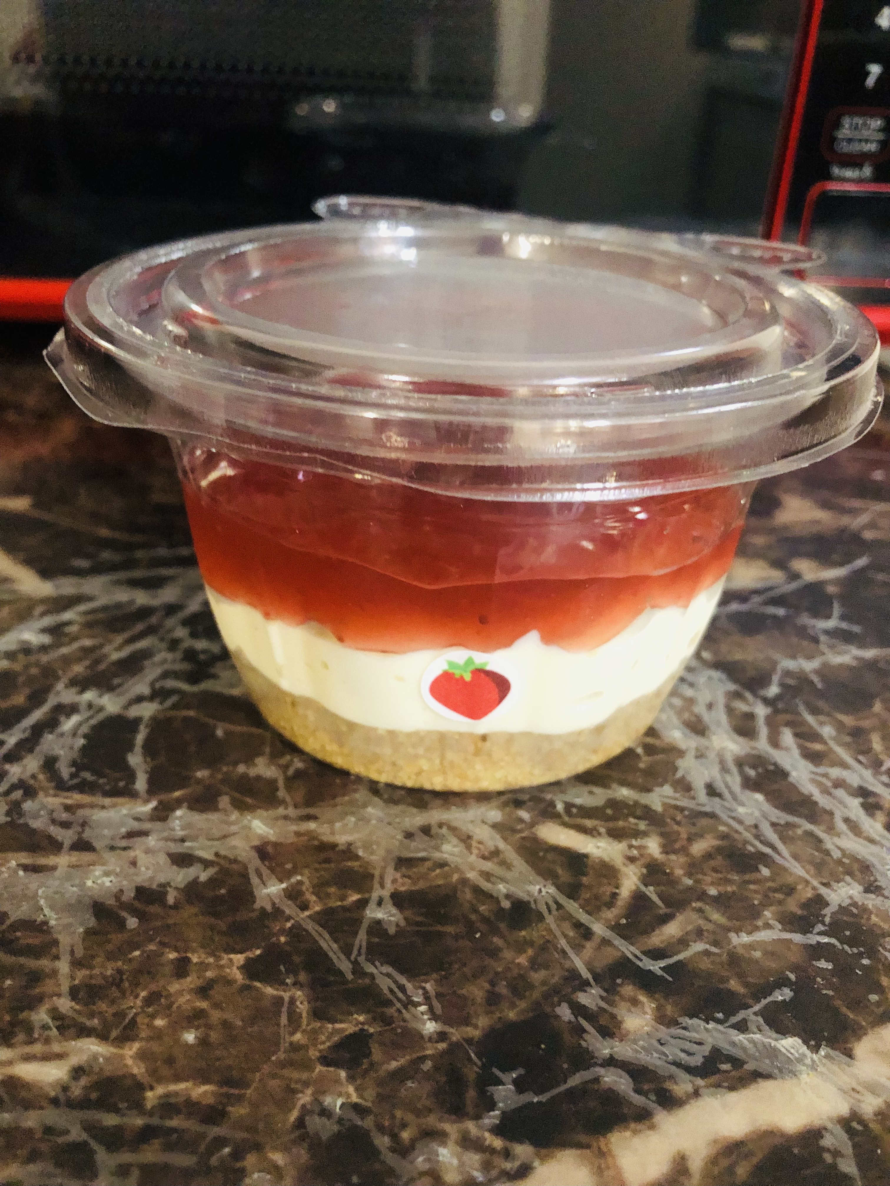 STRAWBERRY CHEESECAKE DELITE 4 oz cup