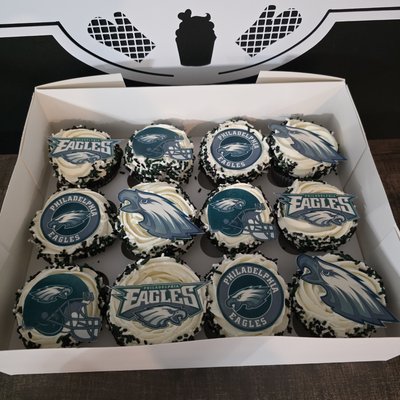 CUSTOM CUPCAKES 