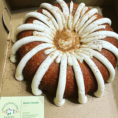 Cinnamon Roll Bundt Cake 