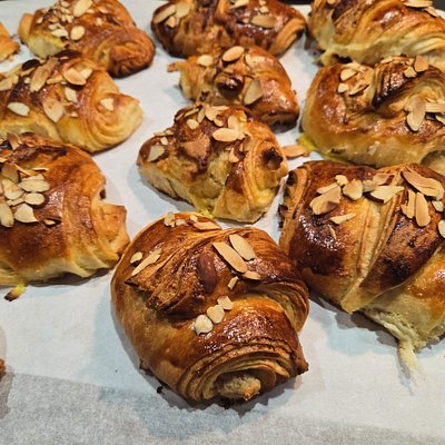 Almond Crossiants