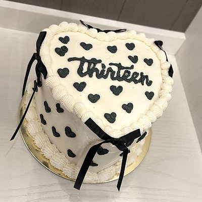 8 Inch Round, Square or Heart ShapedCake
