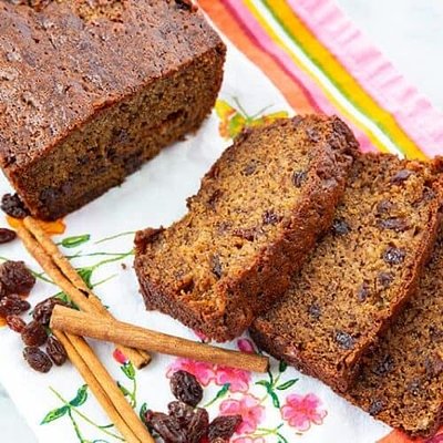 Homemade Banana Bread With Cinnamon & Raisins 
