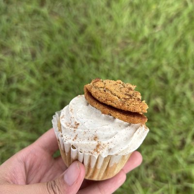 Oatmeal Crème Pie Cupcake( 12 )