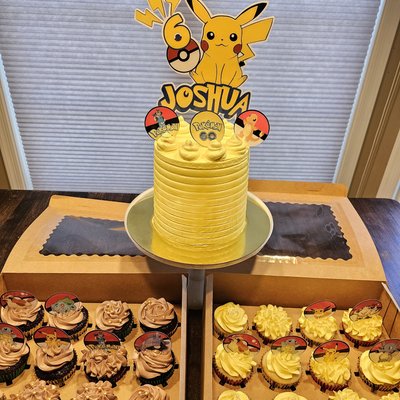 Cake and Cupcake Package - 6 Inches With 3 Layers Cake And 2 Dozen Cupcakes