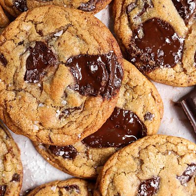 Soft & Chewy Chocolate Chip Cookies 