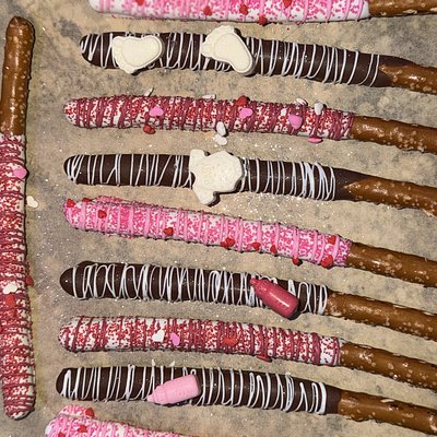 Chocolate Dipped Pretzels 1/2 Dozen 