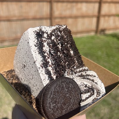 Cookies And Cream Cake Slice! 