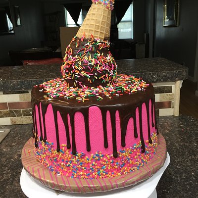 Ice Cream Cone Cake W/ Drizzl & Matching Cupcakes. Vanilla 8” Cake Feeds Cake Mix 15-24 Ppl & 24 Cupcakes 
