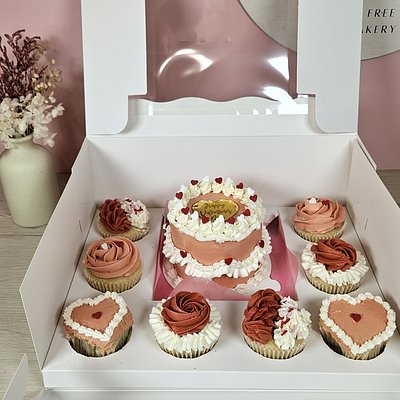 Celebration Cake Set (4" Cake + 8 Cupcakes)