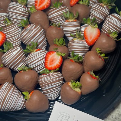 Chocolate Strawberries Party Tray