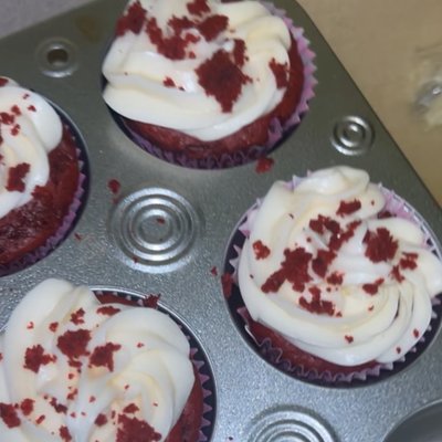 Red Velvet Cupcakes (6)