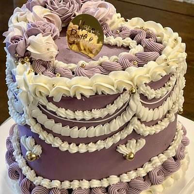 8” Lambeth Heart Cake