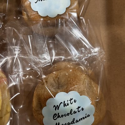 White Chocolate Macadamia Cookie