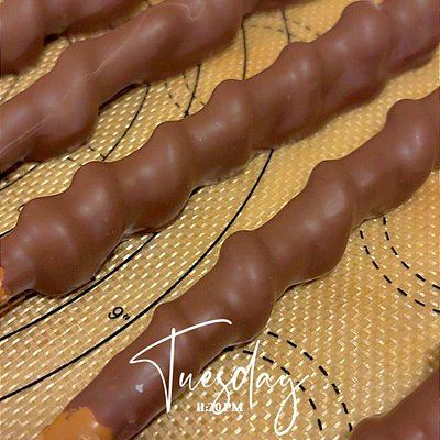 Chocolate Dipped Pretzels 
