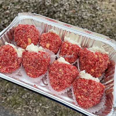 8 Strawberry Crunch Stuffed Cheesecake Strawberries 