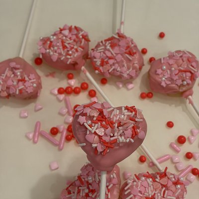 Heart shaped cake pops (12)