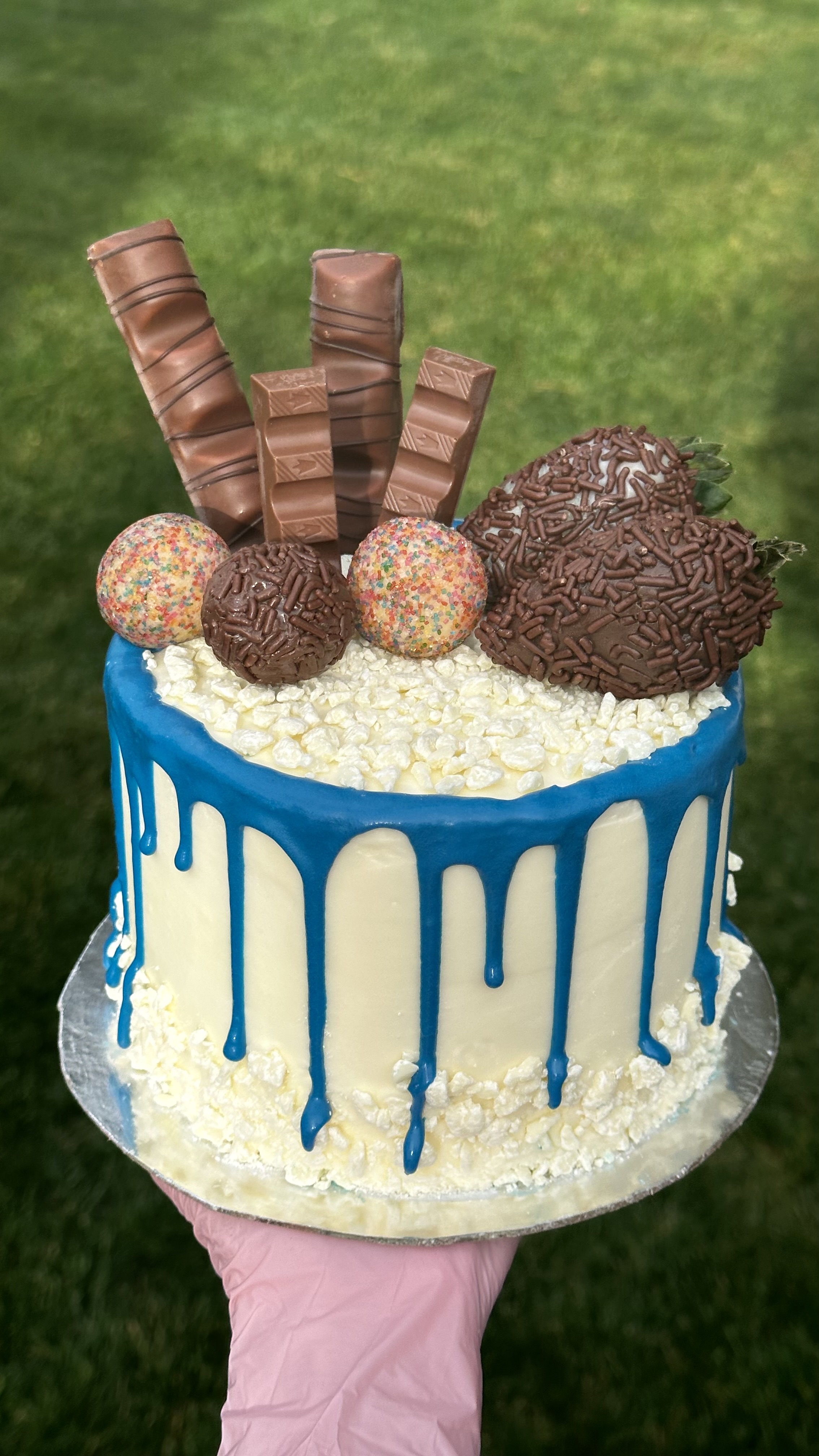 Customized Cakes 