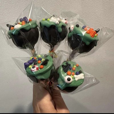 Halloween Cake Pops (12)