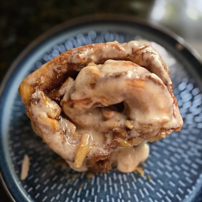 Apple Cinnamon Rolls (12 Rolls)