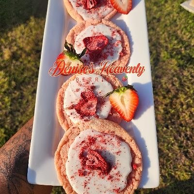 1 Dozen Strawberry Sugar Cookies W/glaze
