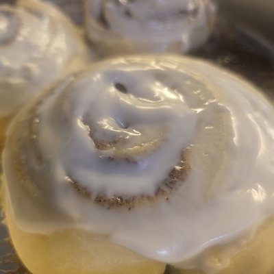 Iced Cinnamon Rolls (4 Pack)