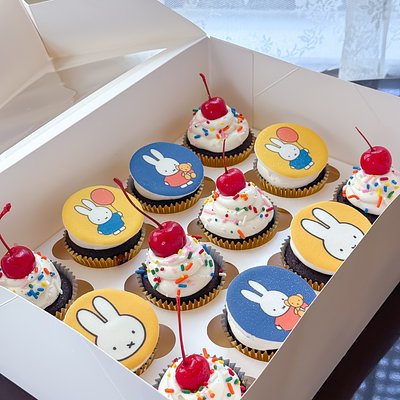 1 Dozen Cupcakes 