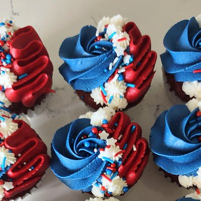 Patriotic Cupcakes 6 Count 