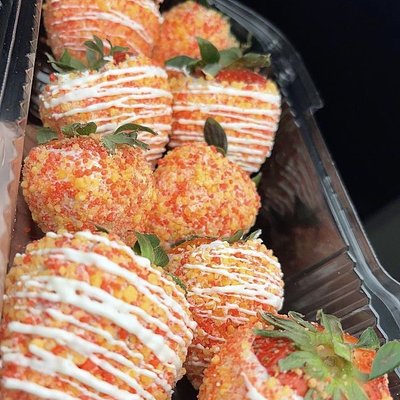 Strawberry Crunch Dipped Strawberries 1/2 Dozen