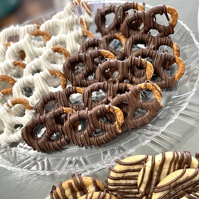 Classic Pretzel Twists Dozen