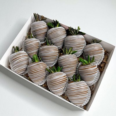 Simple drizzle Strawberries 12 count