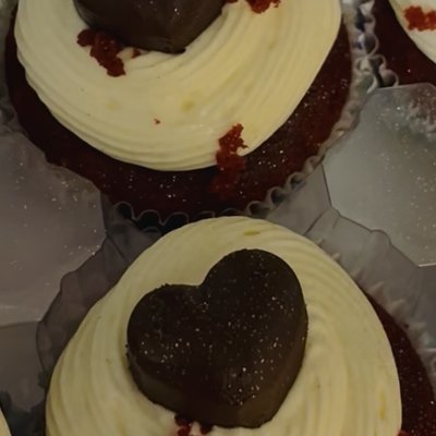  Red Velvet Cheesecake Dream Cupcakes (Pack of Six)