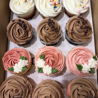 12 Cupcakes 