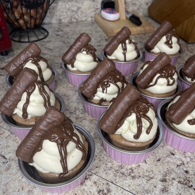 Mini Twix Cheesecakes 