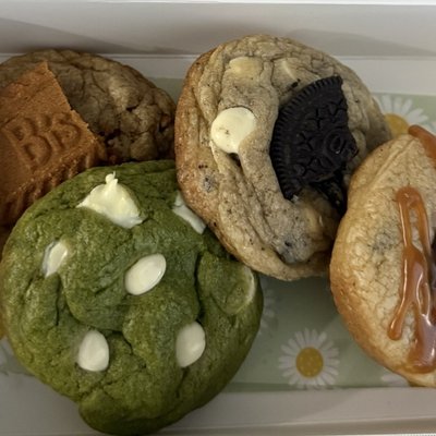 Assorted Cookie Box - 4 Pcs