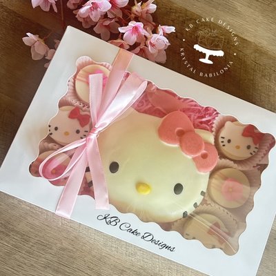 Hello kitty Breakable + 6 Oreos 