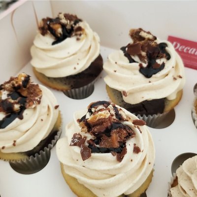 Snickers Chocolate Cupcakes 