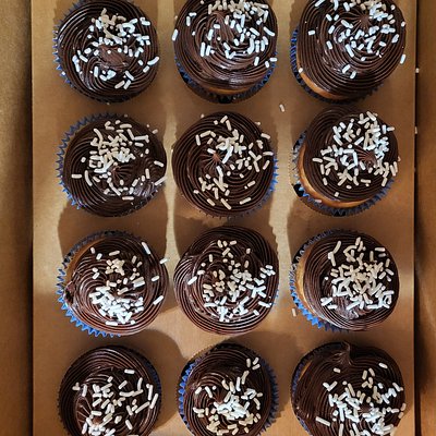 12 Chocolate Chocolate Buttercream Cupcakes