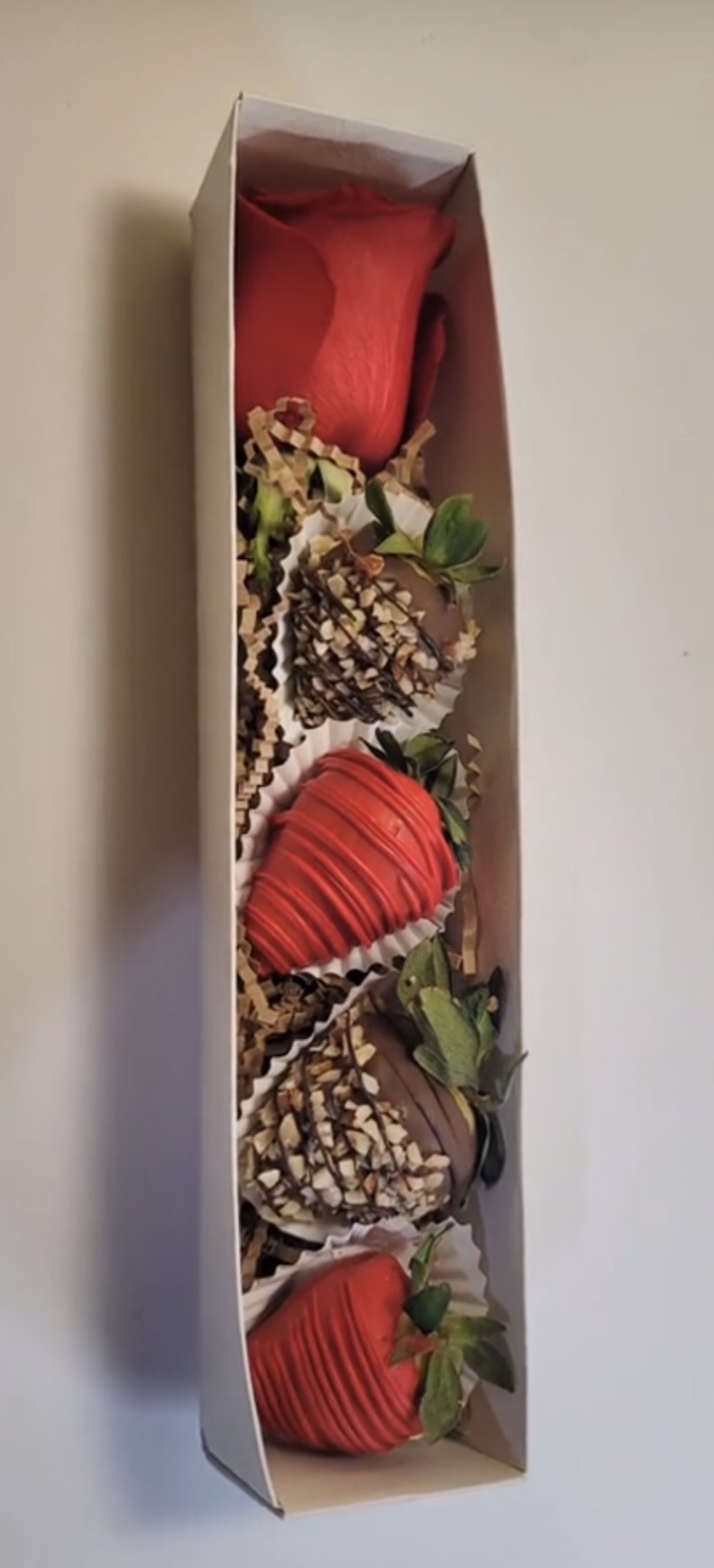 One Rose 🌹 And 4 Or 6 Strawberries 