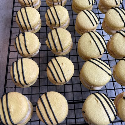 Honey Macarons Box