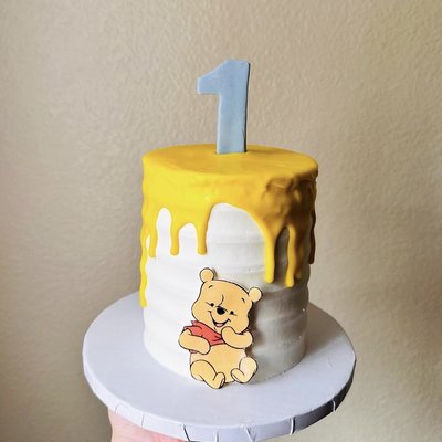 4" Round Cake - Perfect for first birthdays—a smash cake size that can serve 2-8