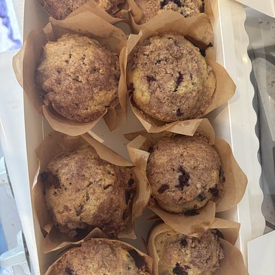 Blueberry Muffins With A Cinnamon Crunch Topping 6pk