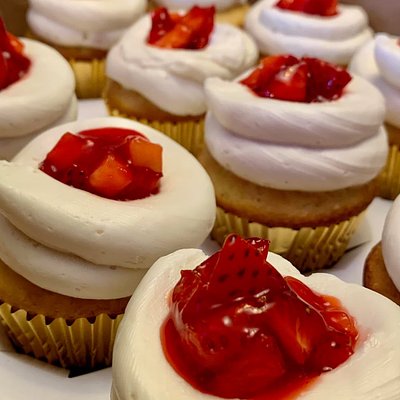 Strawberries And Cream Cupcakes