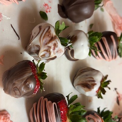 Chocolate Covered Strawberries 🍓 🍫