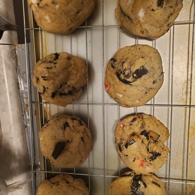 Candy Cane Oreo Cookies 🍪