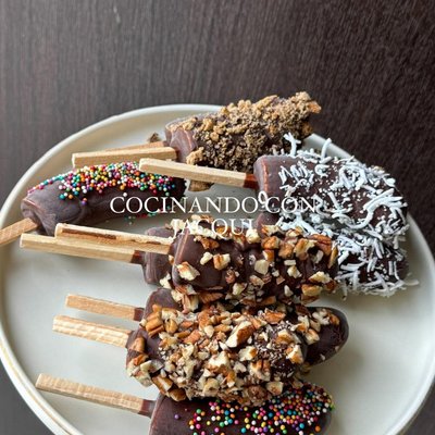 2ct Chocolate Covered Banana With Toppings 