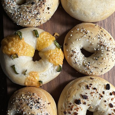 Jalapeño Cheddar Bagels 