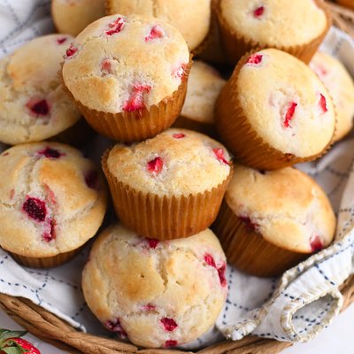 🍓 Strawberry Cheesecake Muffins
